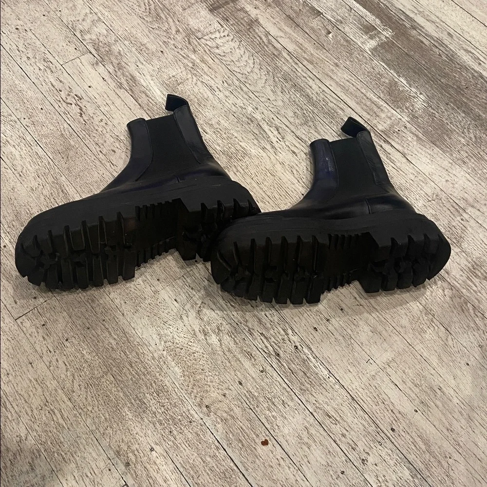Zara chunky ankle booties some scuffs no rips or tears 
38. - Picture 11 of 13